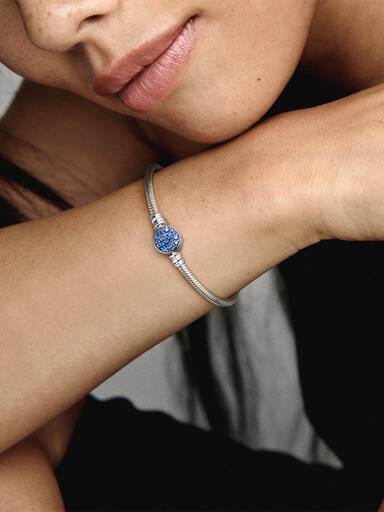 Bracciale Pandora Moments in argento sterling con chiusura Pandora in oro 14 carati - Italia Bracciale Pandora Moments in argento sterling con chiusura Pandora in oro 14 carati - Italia