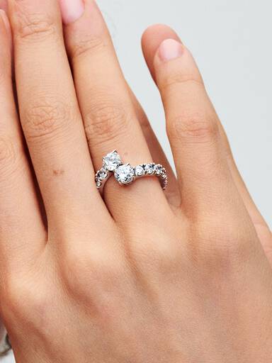 Anelli in argento: fedi, solitari, anelli di moda Anelli in argento: fedi, solitari, anelli di moda