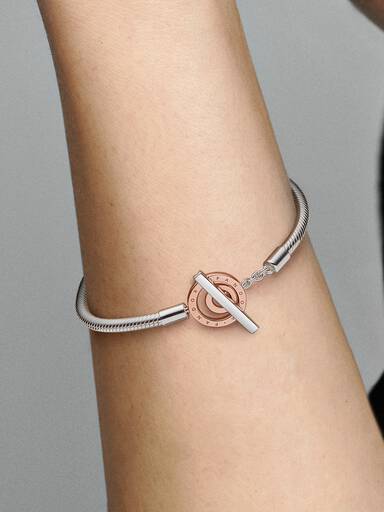 Bracciale con Chiusura a T e Cerchi