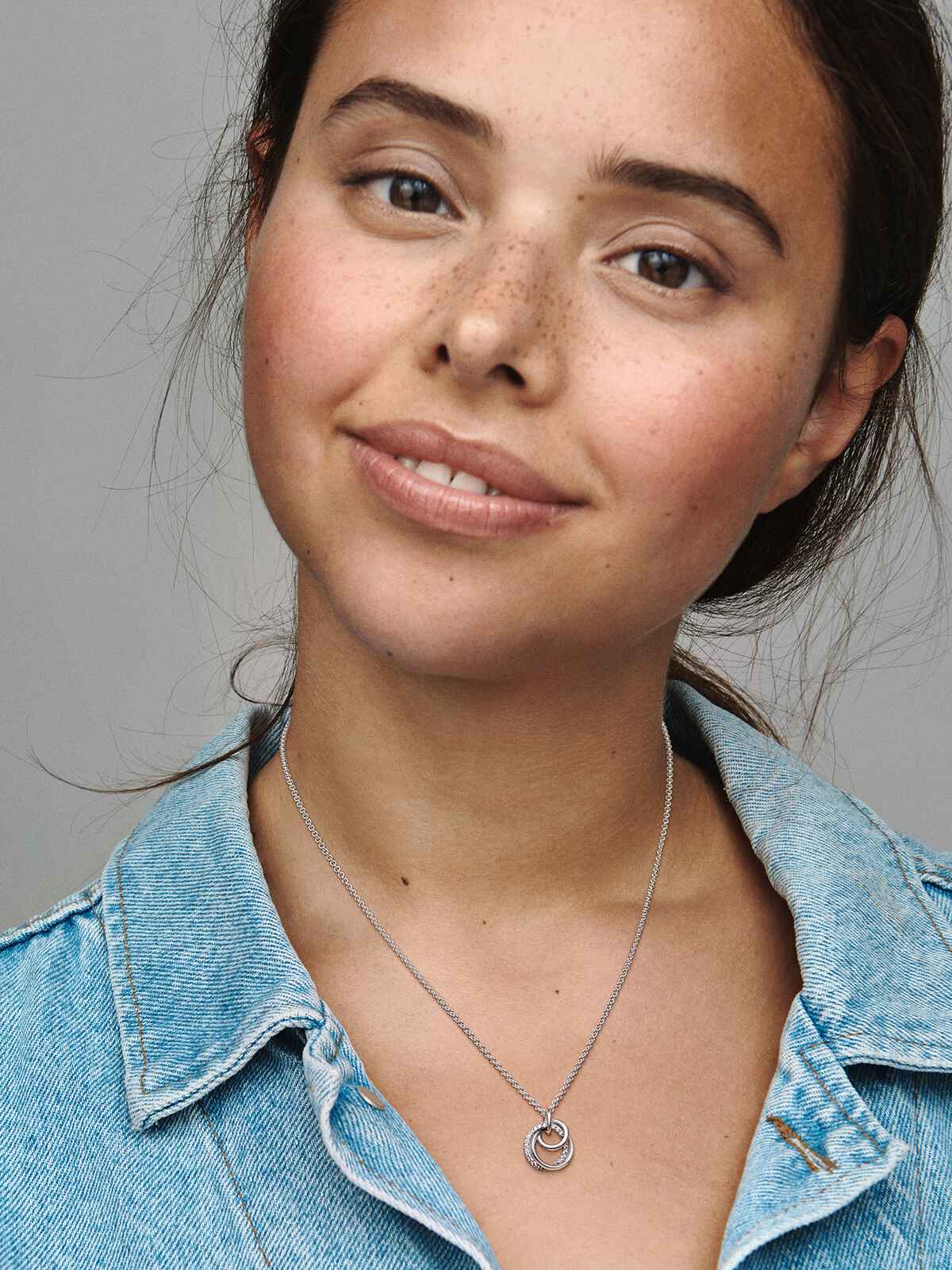 Collana Girocollo in Acciaio Inossidabile Placcato Oro 18K Antiossidante con Pen Collana Girocollo in Acciaio Inossidabile Placcato Oro 18K Antiossidante con Pen