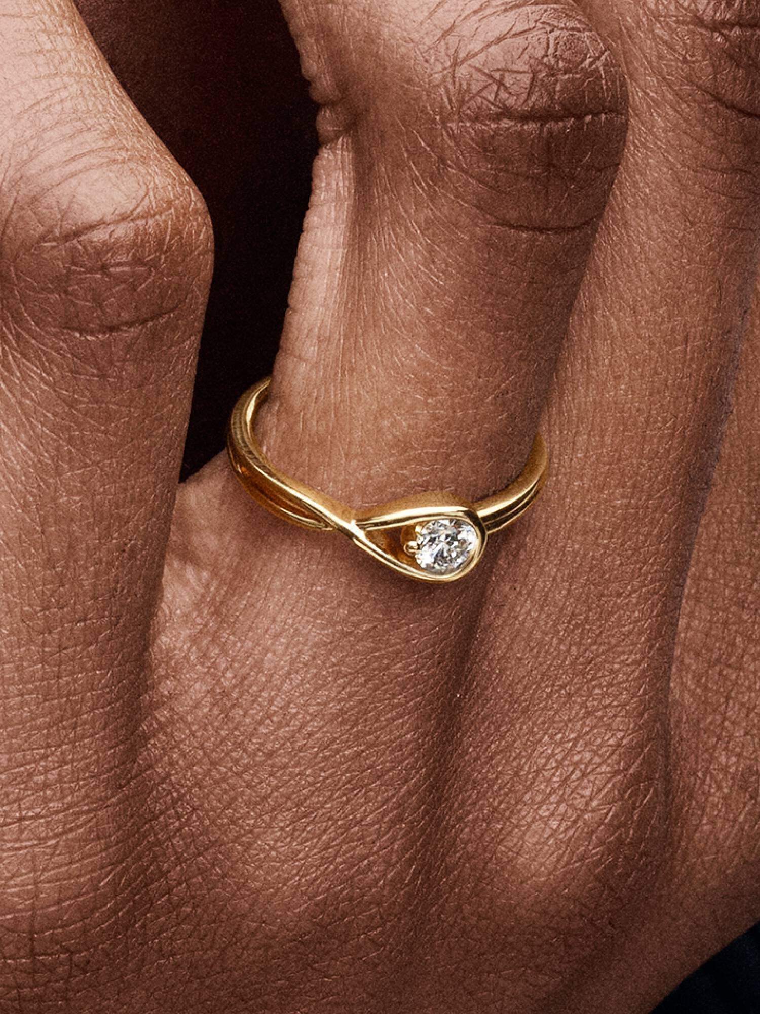 Anello Infinite in oro 14k con diamante creato in laboratorio