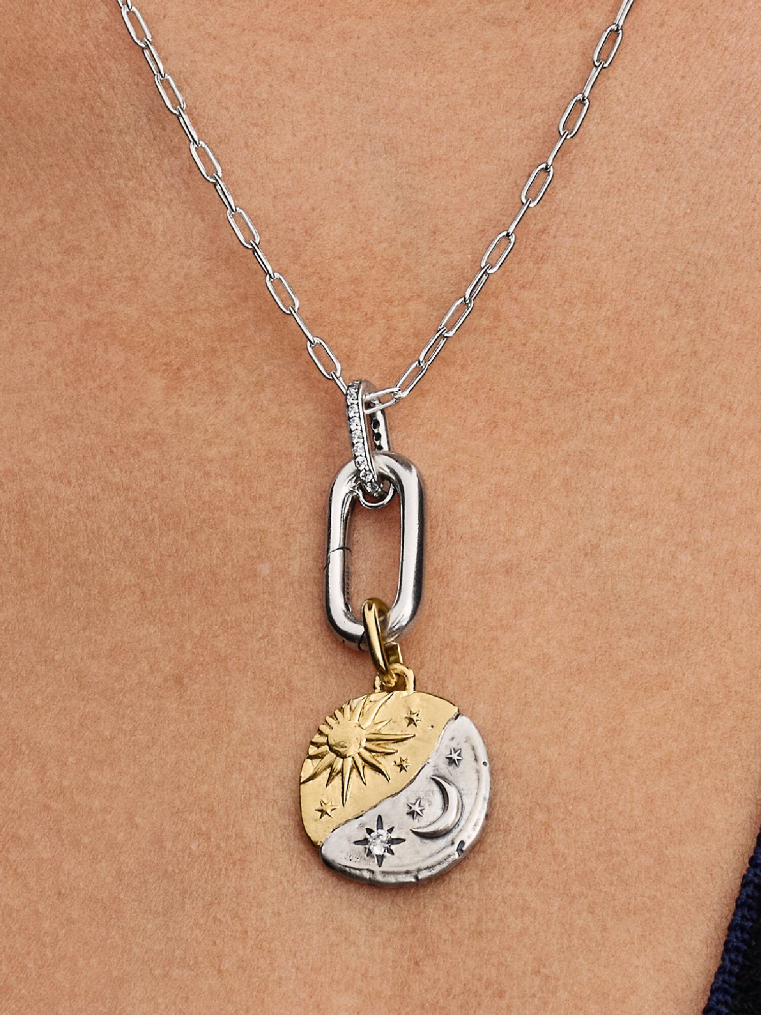 Charm Medallion Sole e Luna "Per Aspera Ad Astra"