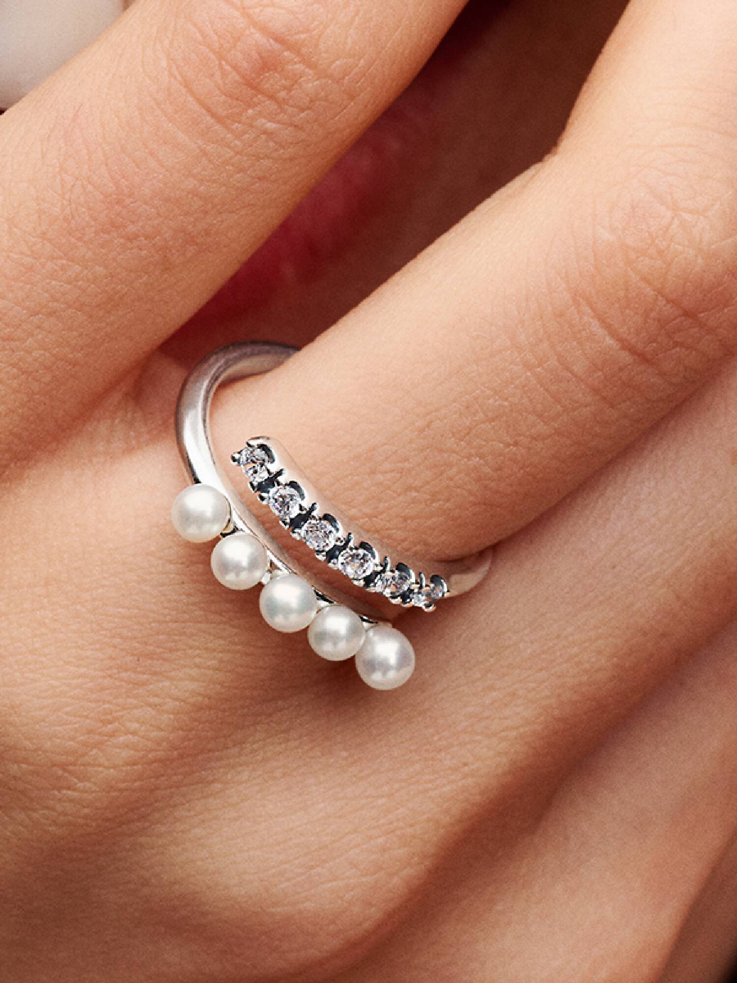 Anello Intreccio con Perle d’Acqua Dolce Coltivate e Pavè