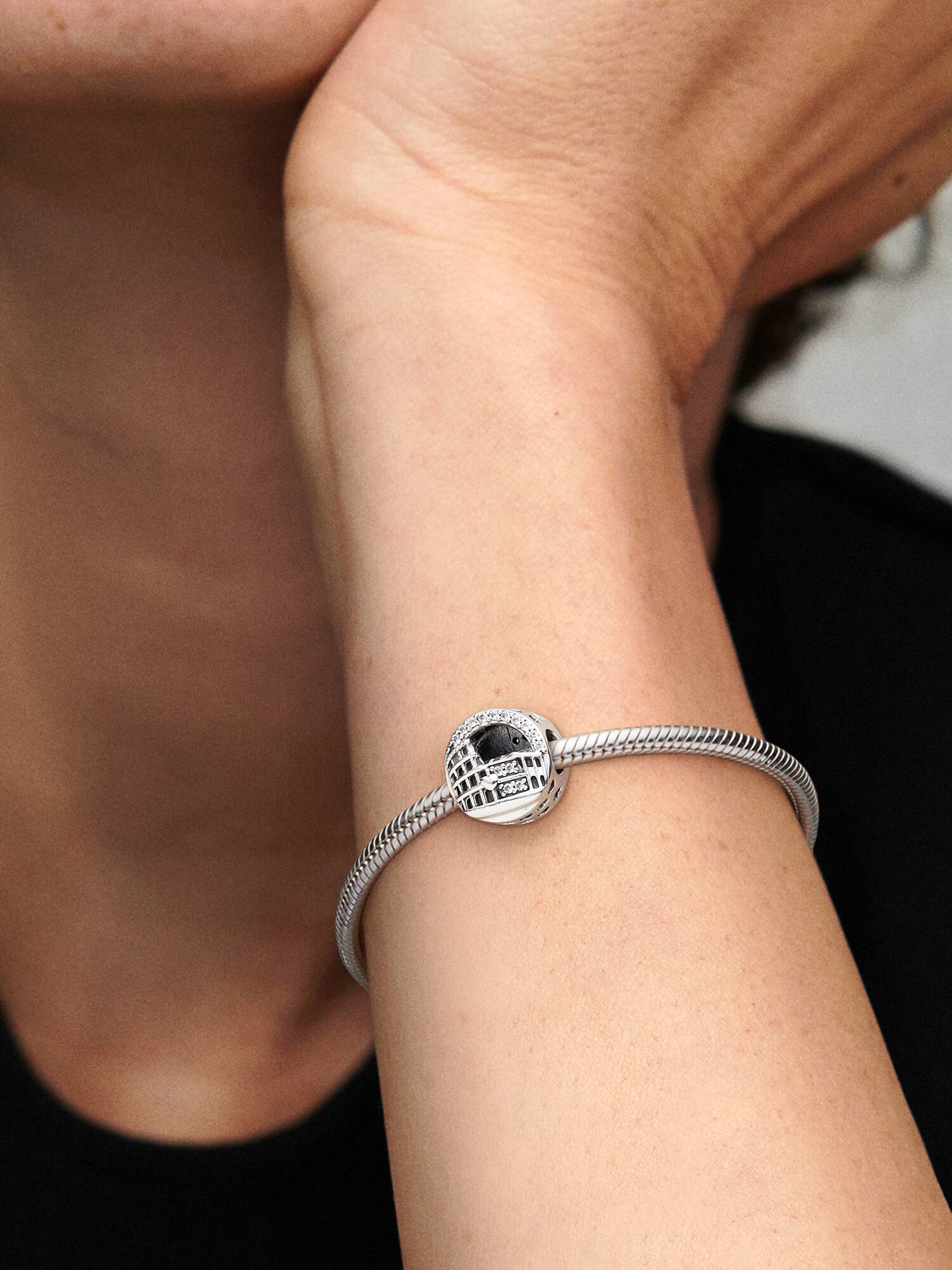 Charm Openwork stile Colosseo di Roma