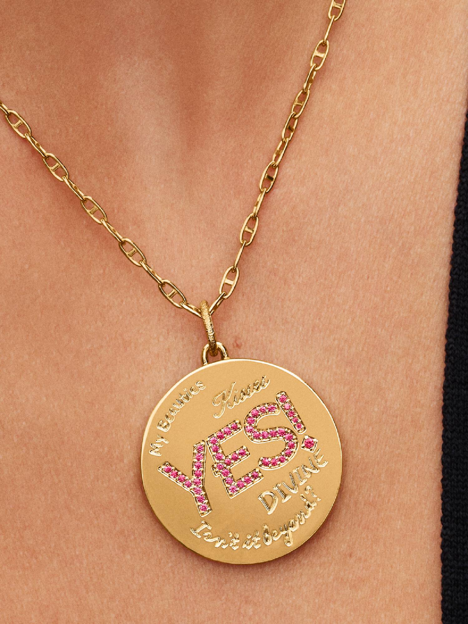 Pat McGrath, Charm Medallion The Beauty Mantra XL