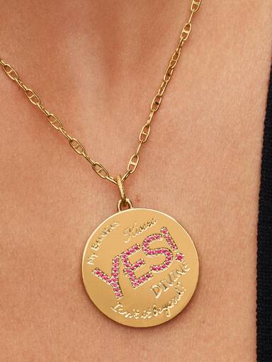 Pat McGrath, Charm Medallion The Beauty Mantra XL