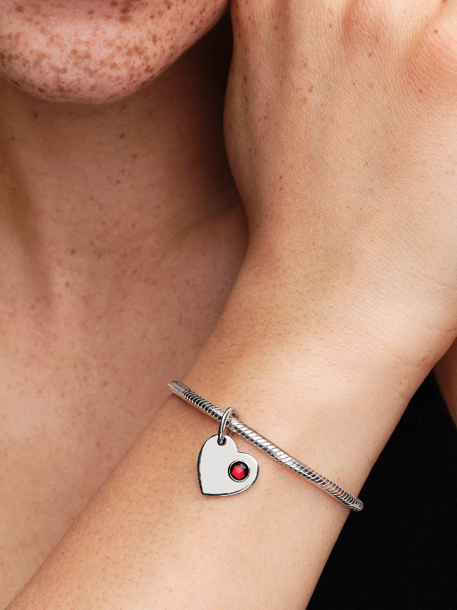 Charm Pendente Cuore con Pietra Rossa Scuro Gennaio da incidere