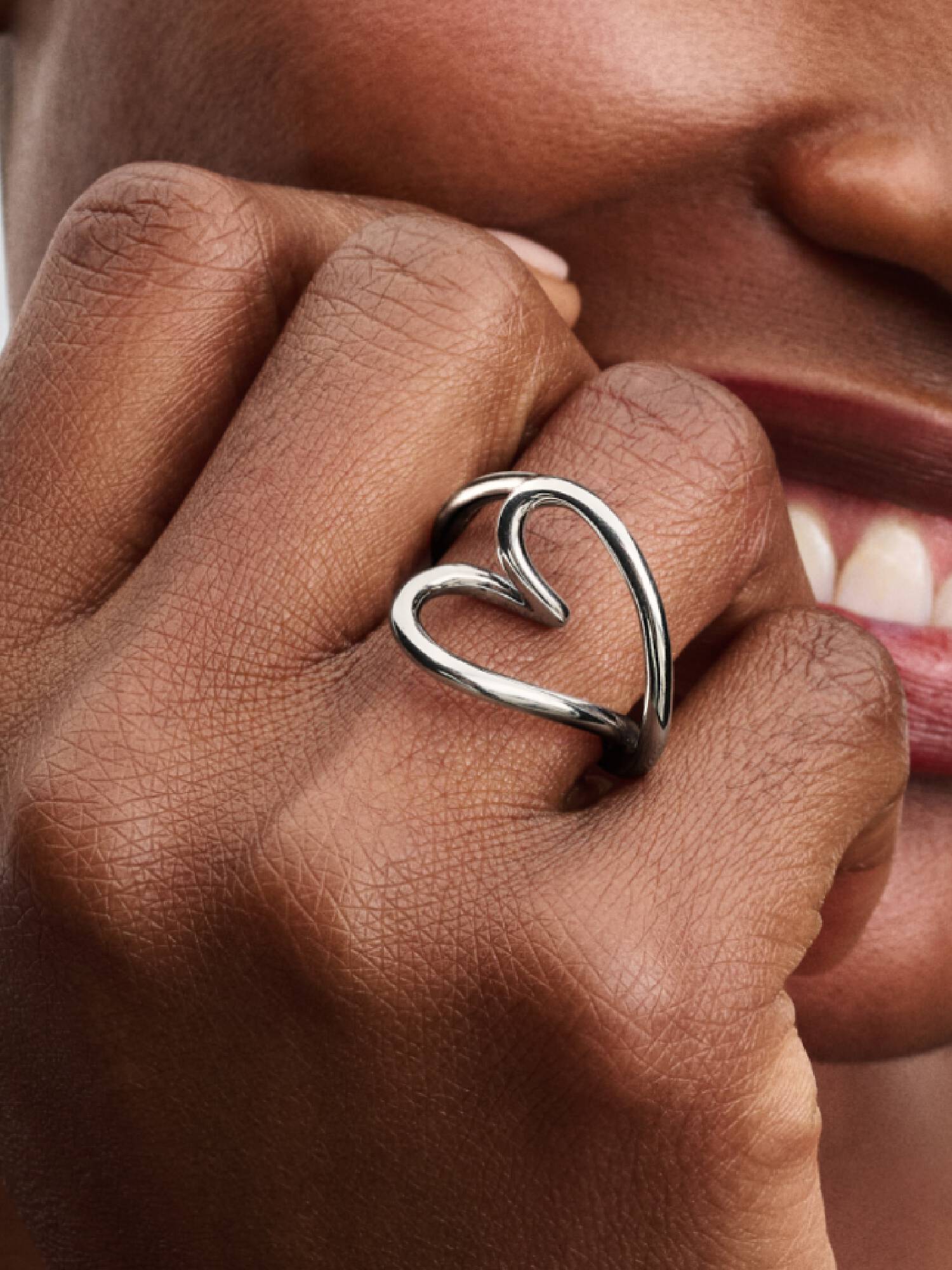 Anello Cuore Linea Sinuosa
