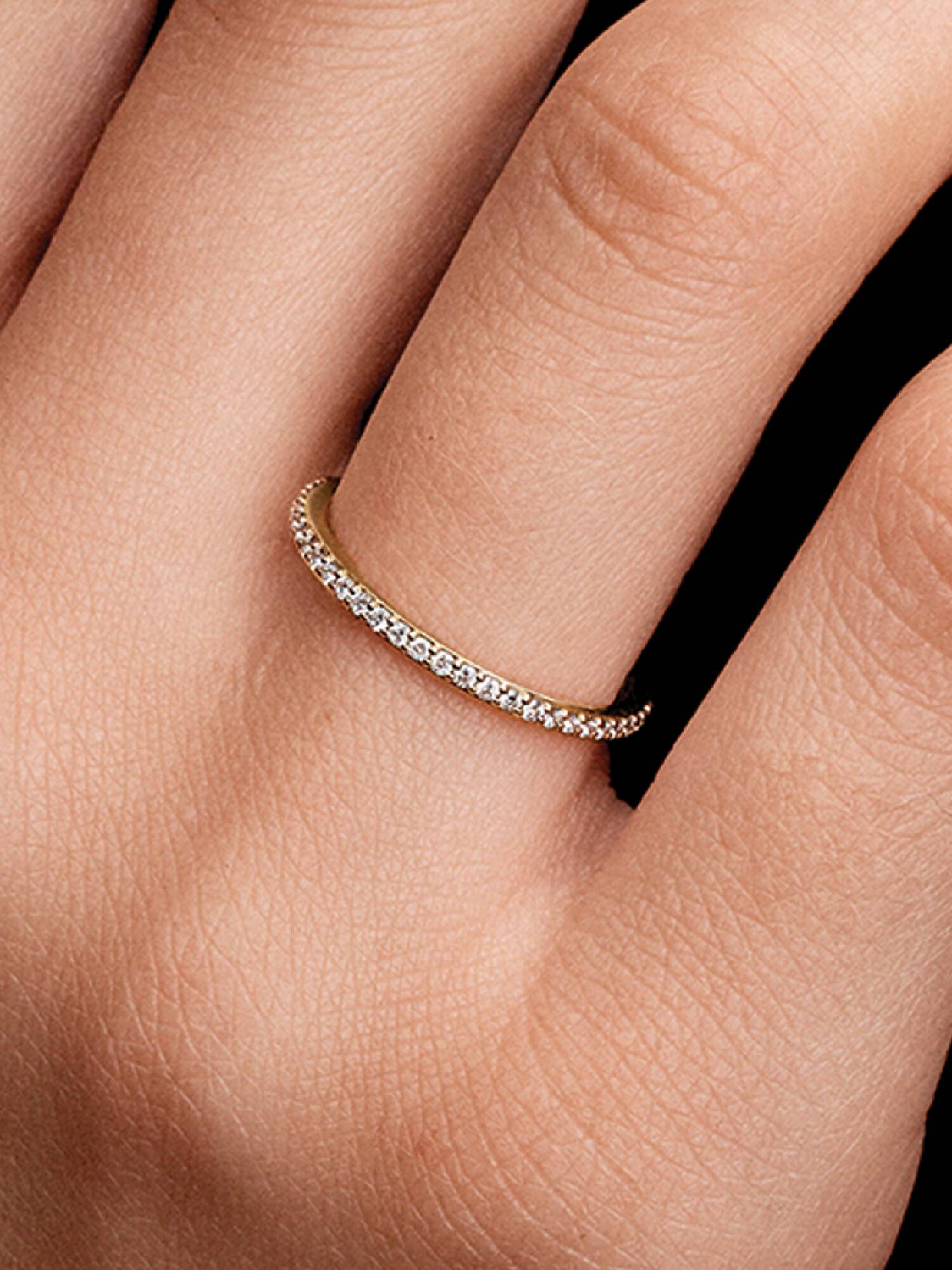Anello Era Fascia in oro 14k con pavé di diamanti creati in laboratorio