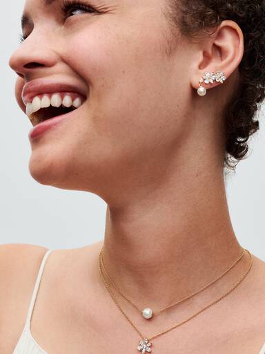 Orecchini Pendenti con Perle d’Acqua Dolce Coltivate e Punti Luce