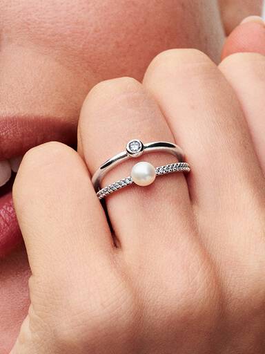 Anello Doppia Fascia con Perla d’Acqua Dolce Coltivata e Pavè