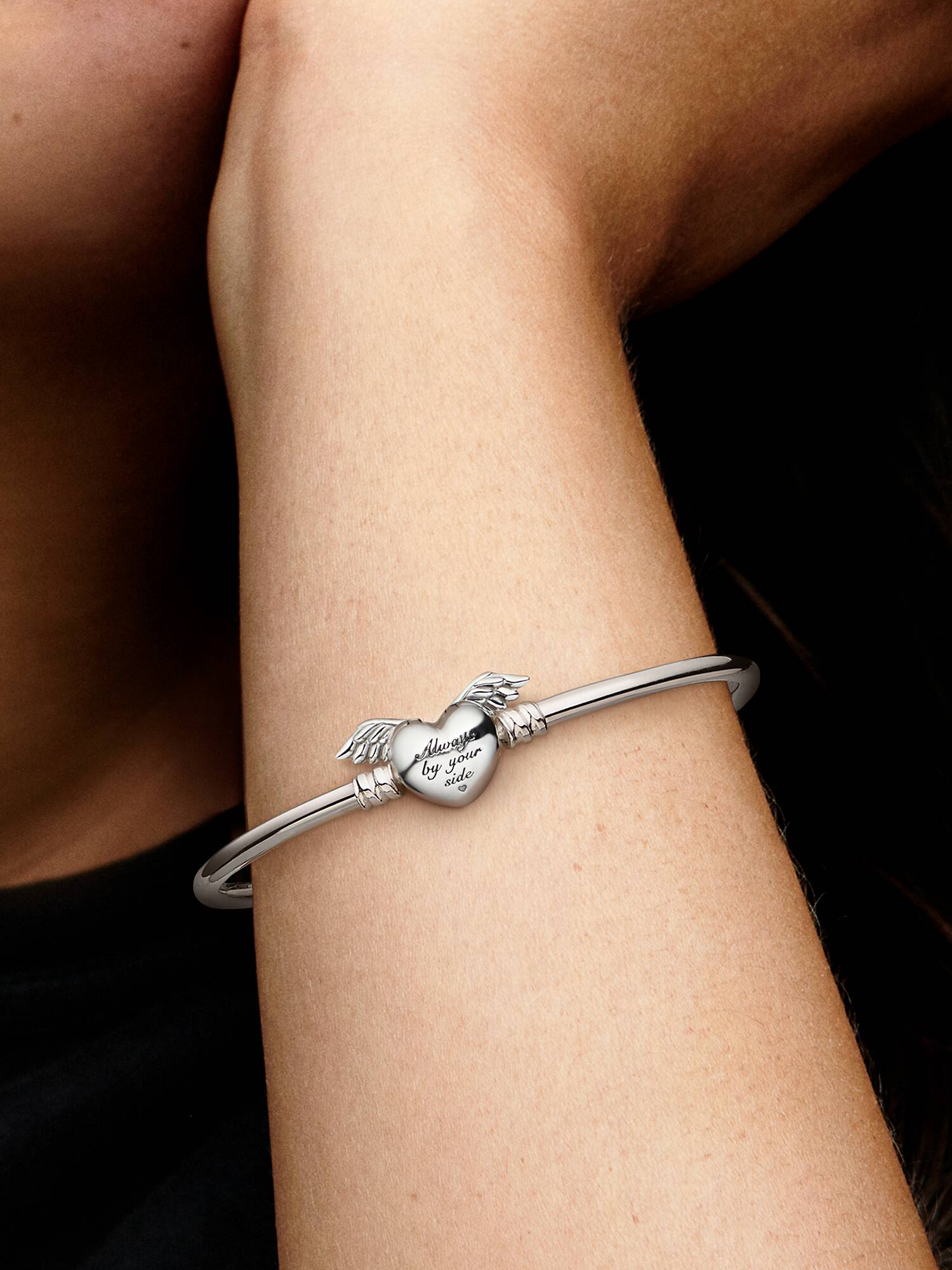 Bracciale rigido Pandora Moments Cuore alato