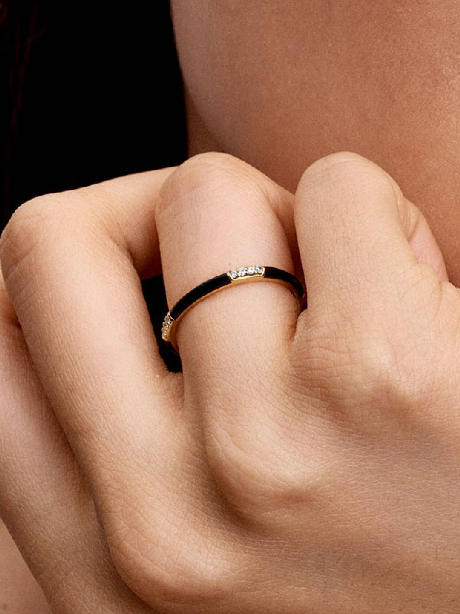 Anello Smalto Nero e Pietre Pandora ME