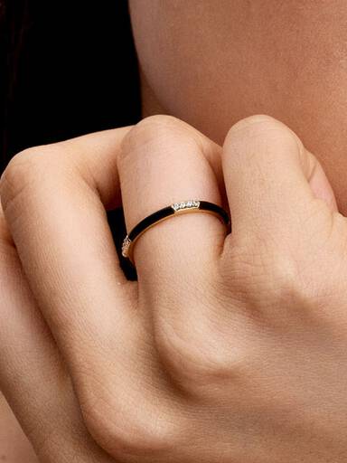Anello Smalto Nero e Pietre Pandora ME