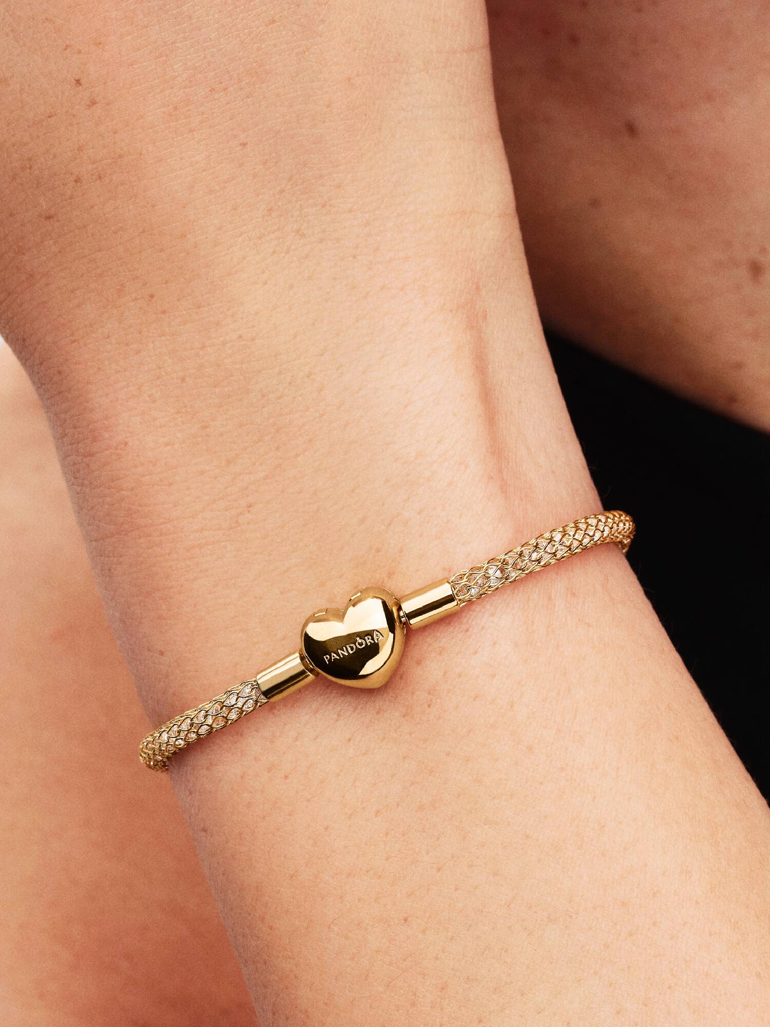 Bracciale Maglia Mesh con pietre luminose e Chiusura a Cuore