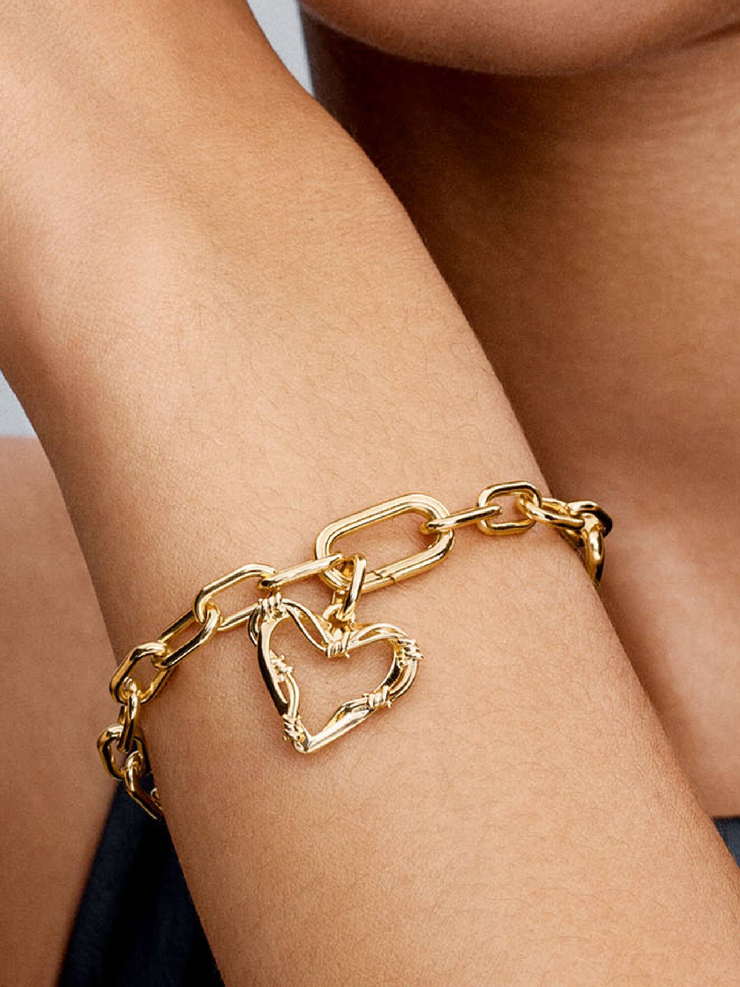 Charm Medallion Wire Heart Pandora ME