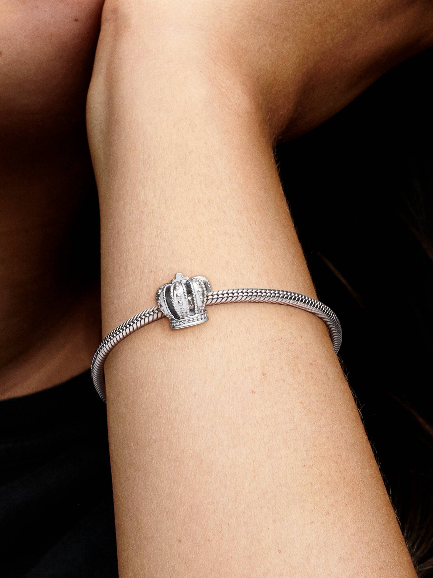 Charm Corona Reale