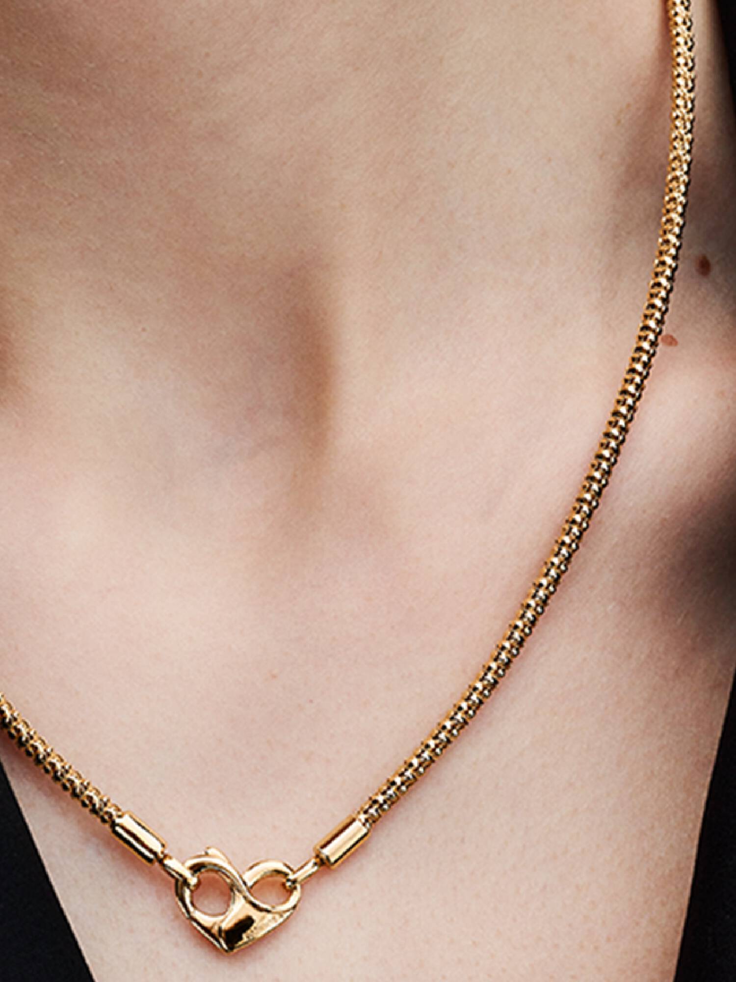 Collana Maglia Geometrica con Chiusura Moschettone a Cuore