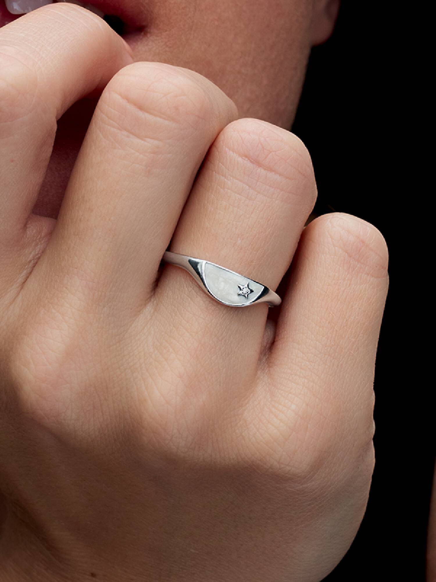 Anello Mezzo Sigillo con Smalto Pandora ME