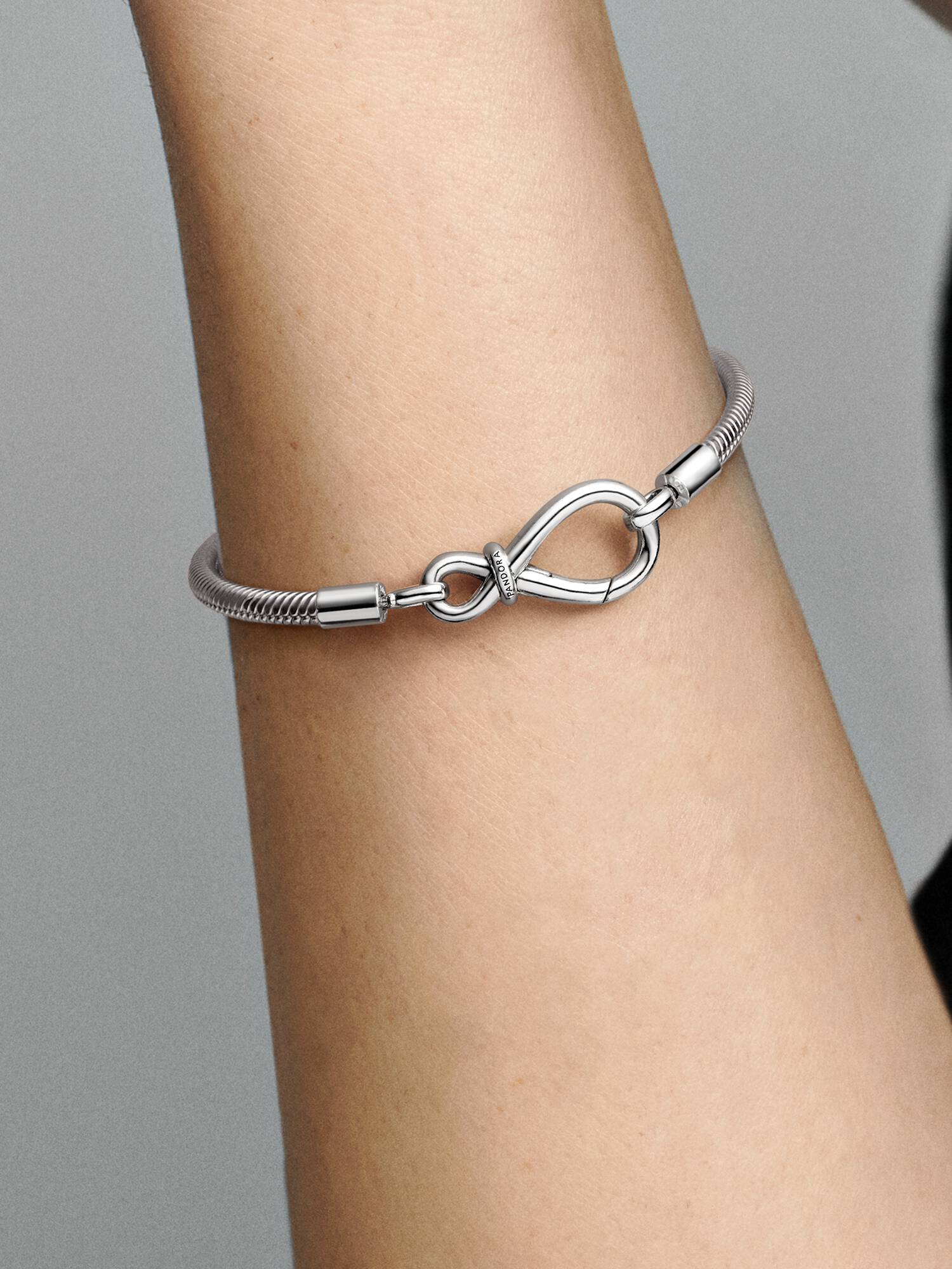 Bracciale Moments con Chiusura a Nodo Infinito