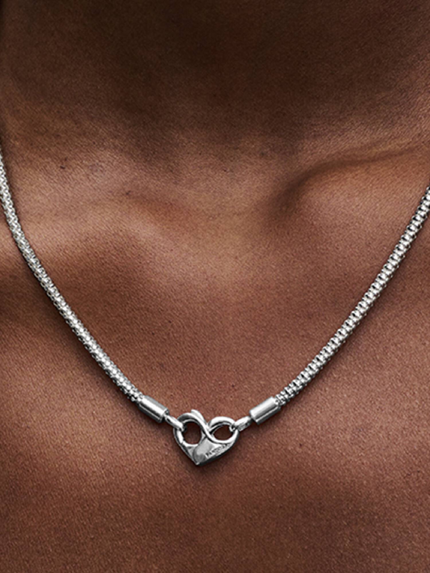 Collana Maglia Geometrica con Chiusura Moschettone a Cuore