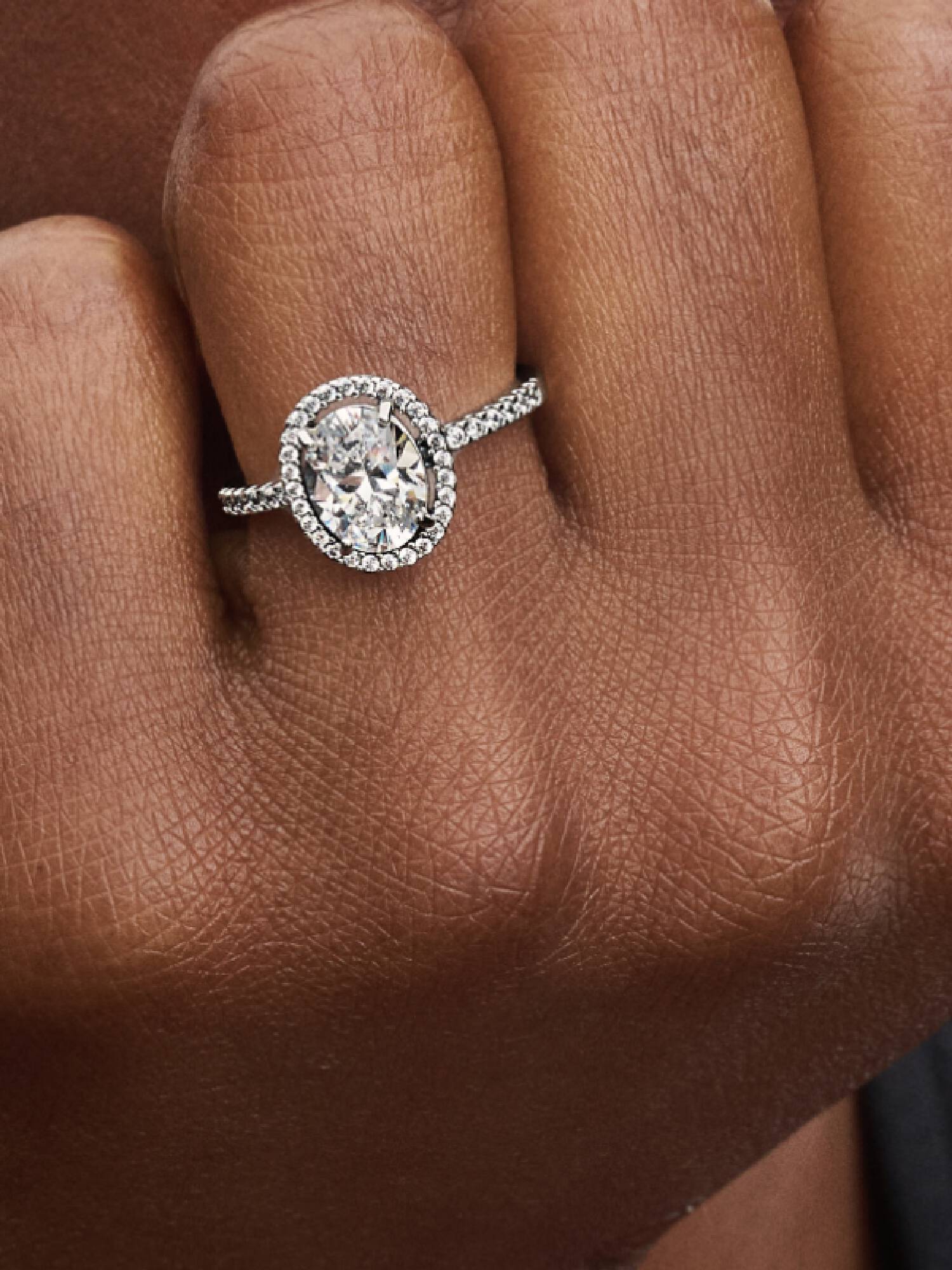 Anello Punto Luce Ovale