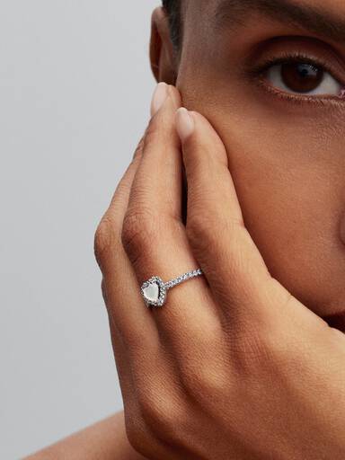 Acquista Anello di fidanzamento Eloise in taglio Cuore 0.76 Carati Acquista Anello di fidanzamento Eloise in taglio Cuore 0.76 Carati