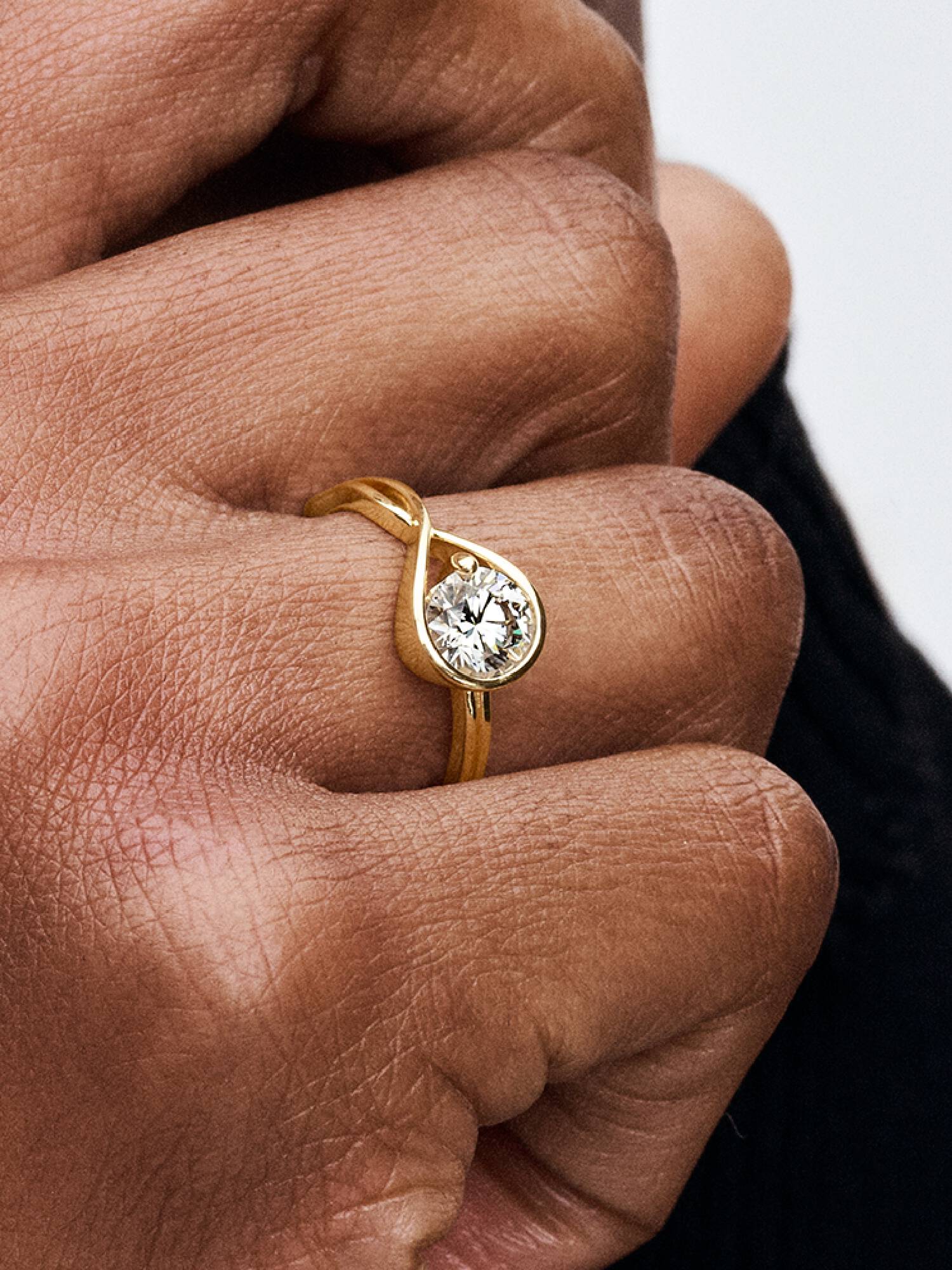 Anello Infinite in oro 14k con diamante creato in laboratorio