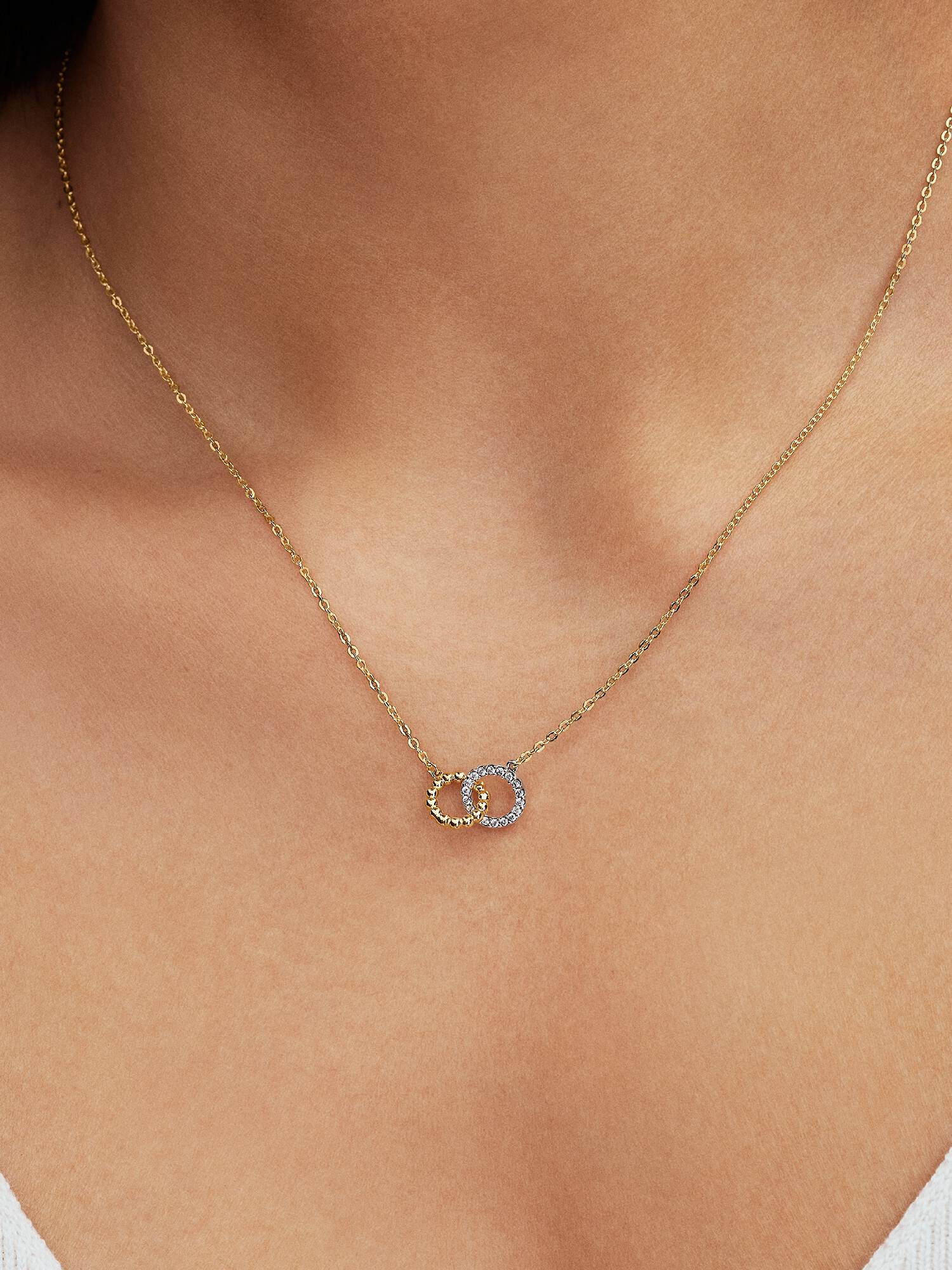 Collana Cerchi Intrecciati Sfere e Pavé
