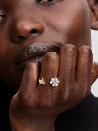 Bridgerton, Anello Aperto Ape e Fiore con Perle d'Acqua Dolce Coltivate