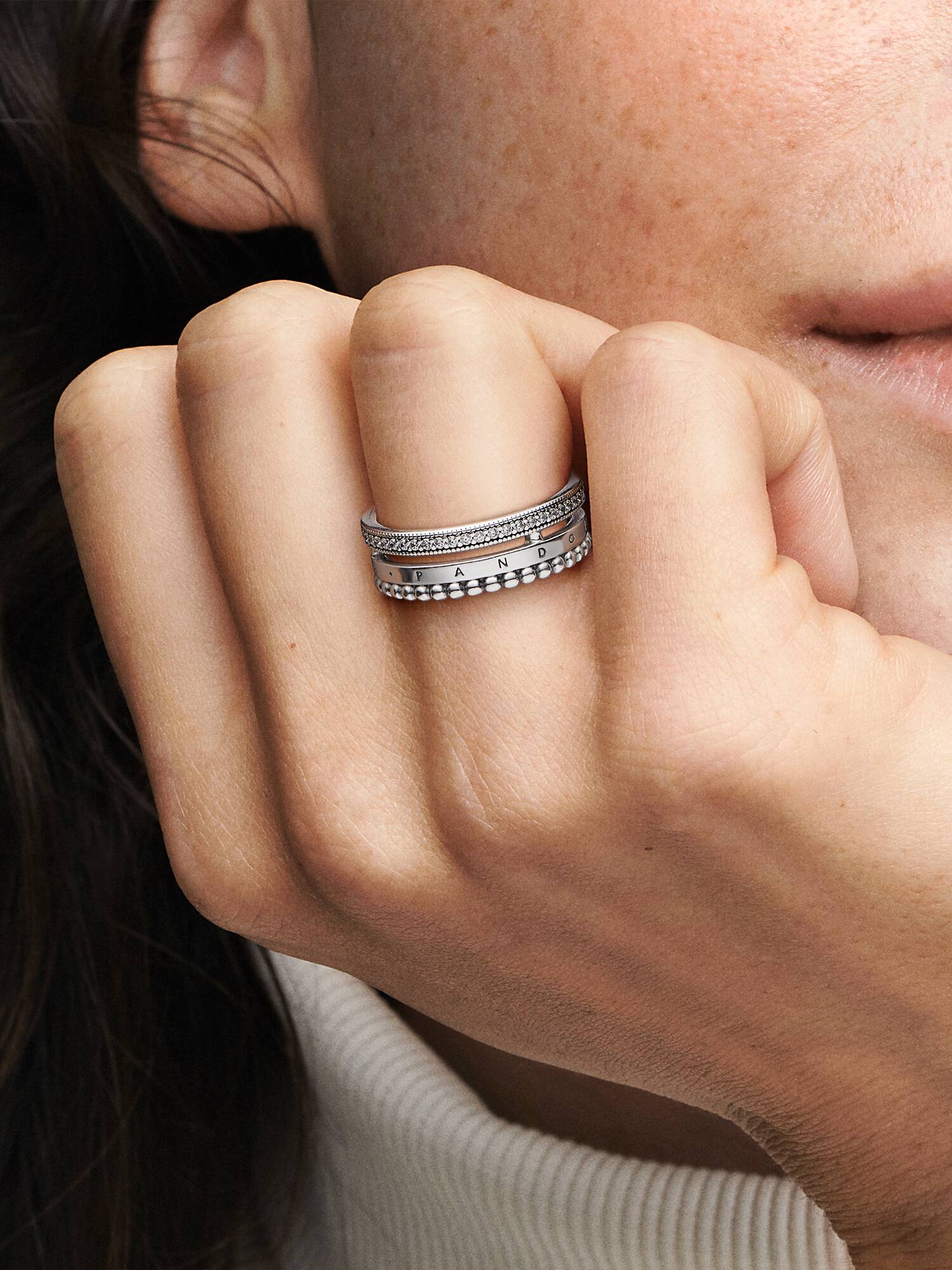 Anello Tripla Fascia con Logo, Pavé e Sfere