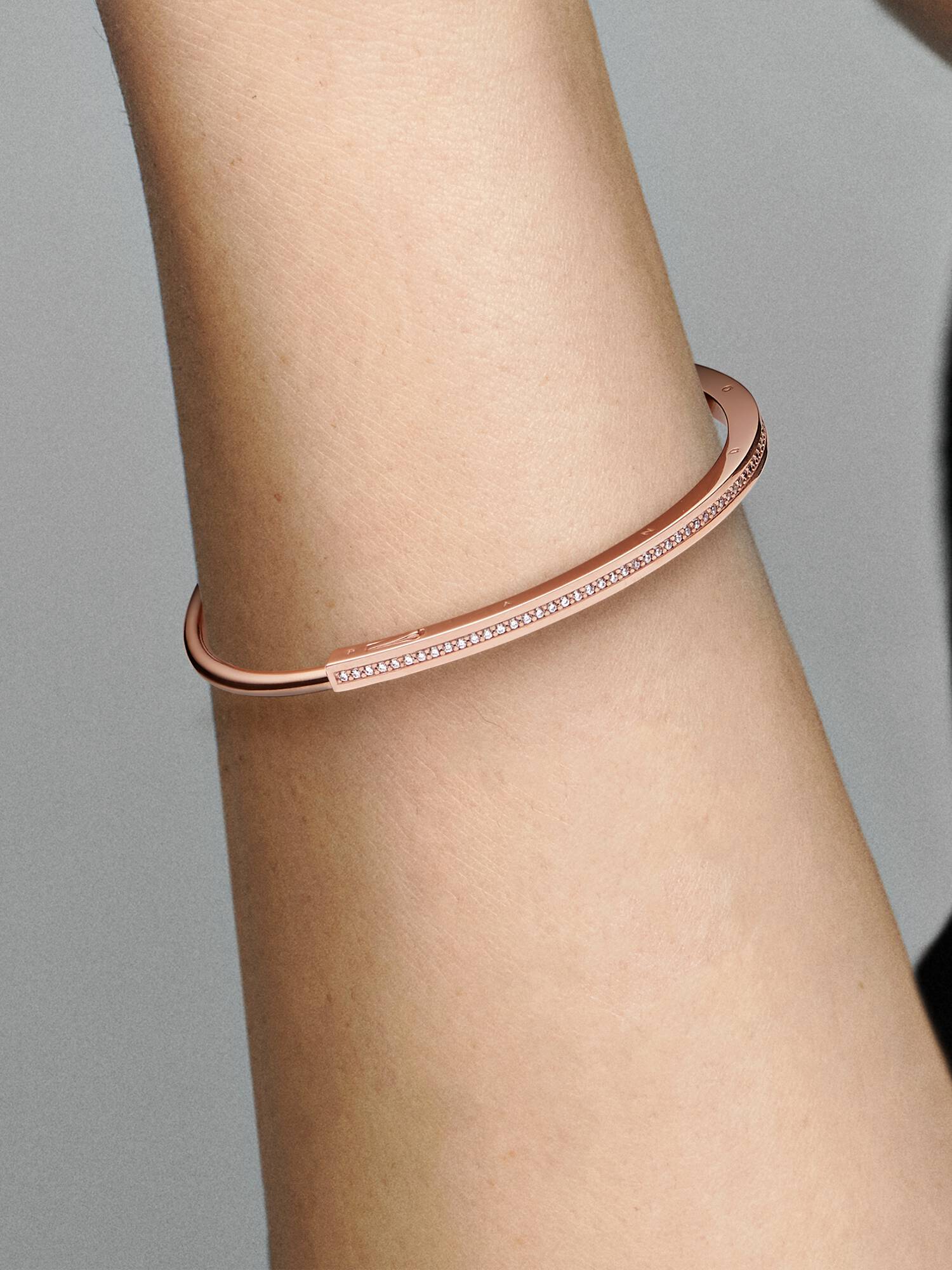 Bracciale Rigido Signature con Pavé