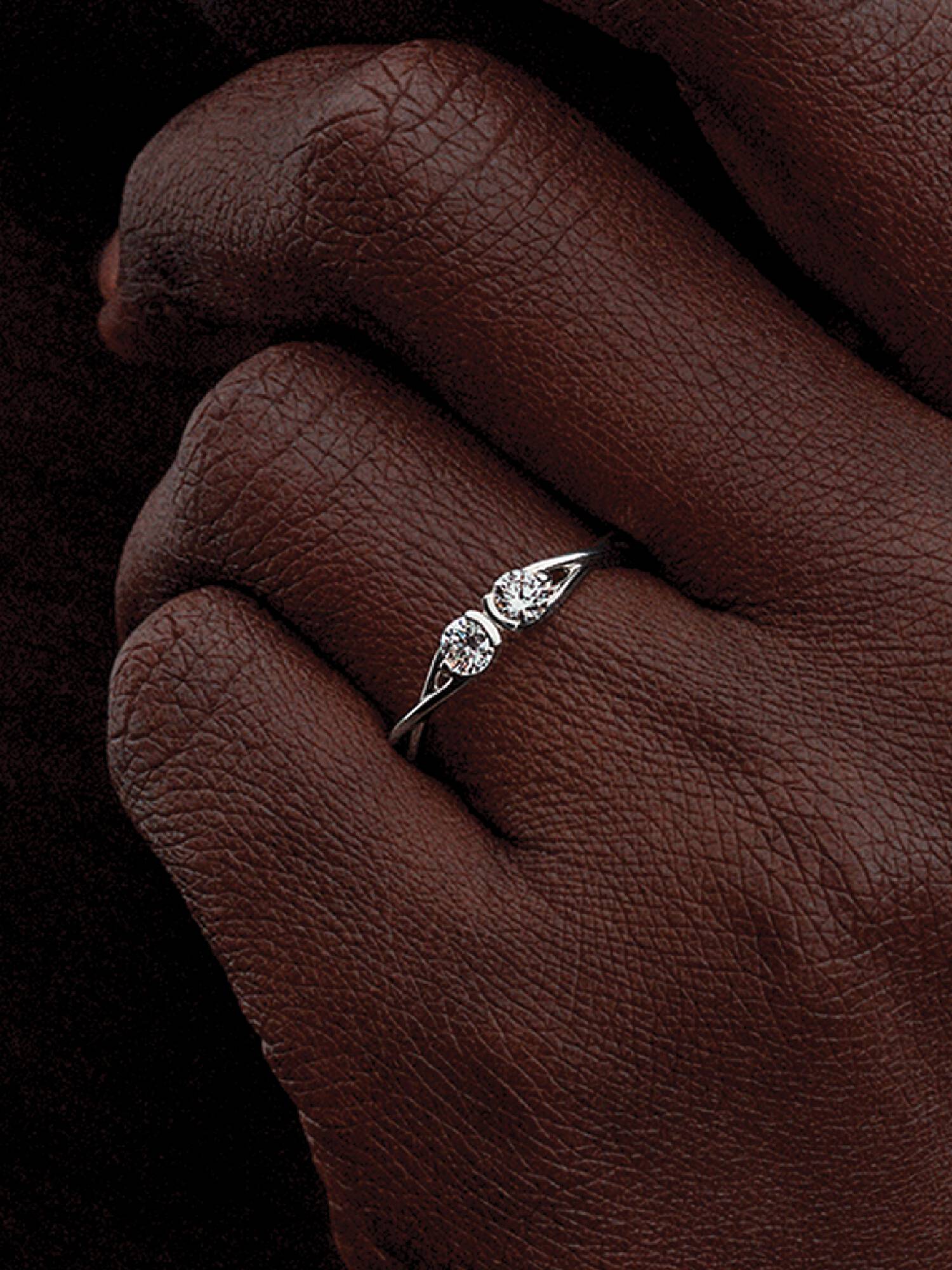 Anello Infinite con due diamanti creati in laboratorio