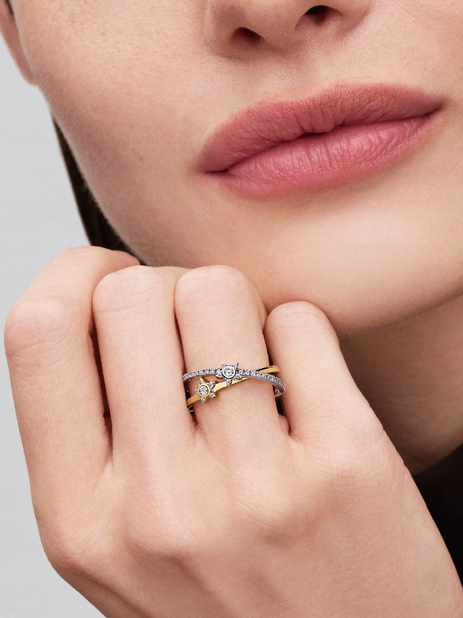Anello Intrecciato Stelle Luminose Bicolore