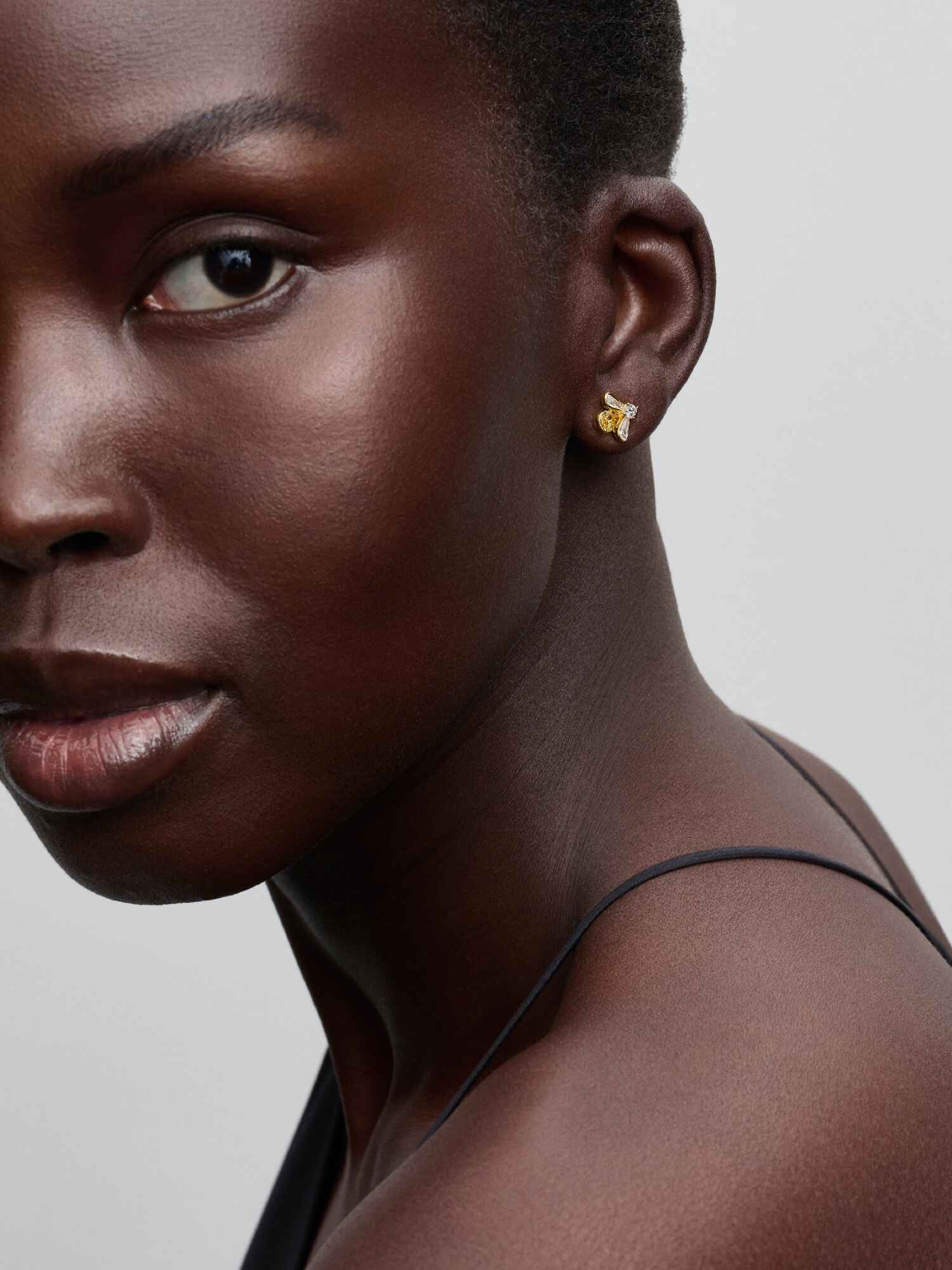 Dolce Linea Di Metallo Di Amore Orecchini Di Modo Per Le Donne E
