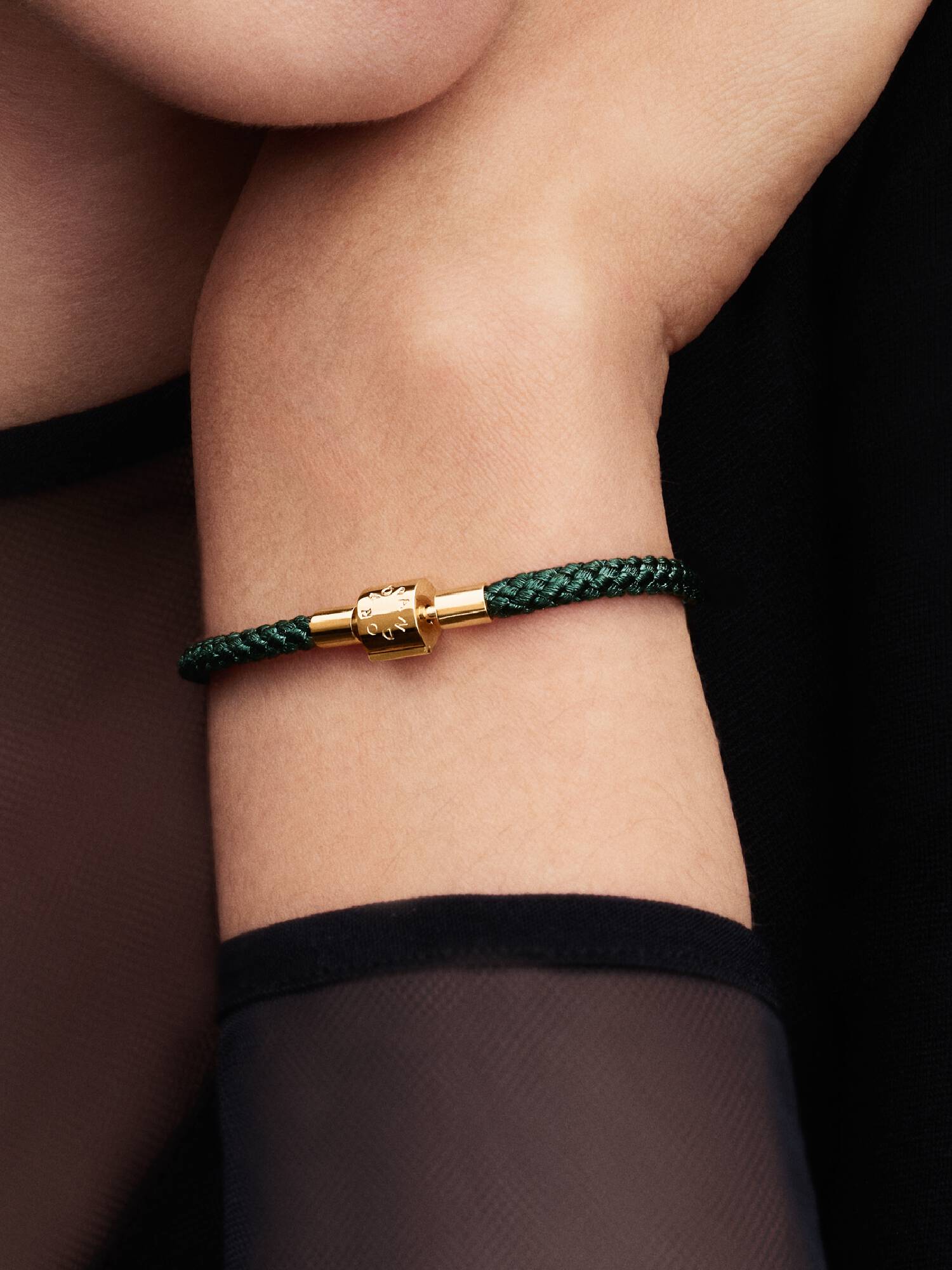 Bracciale in Corda Verde con Chiusura a Barile