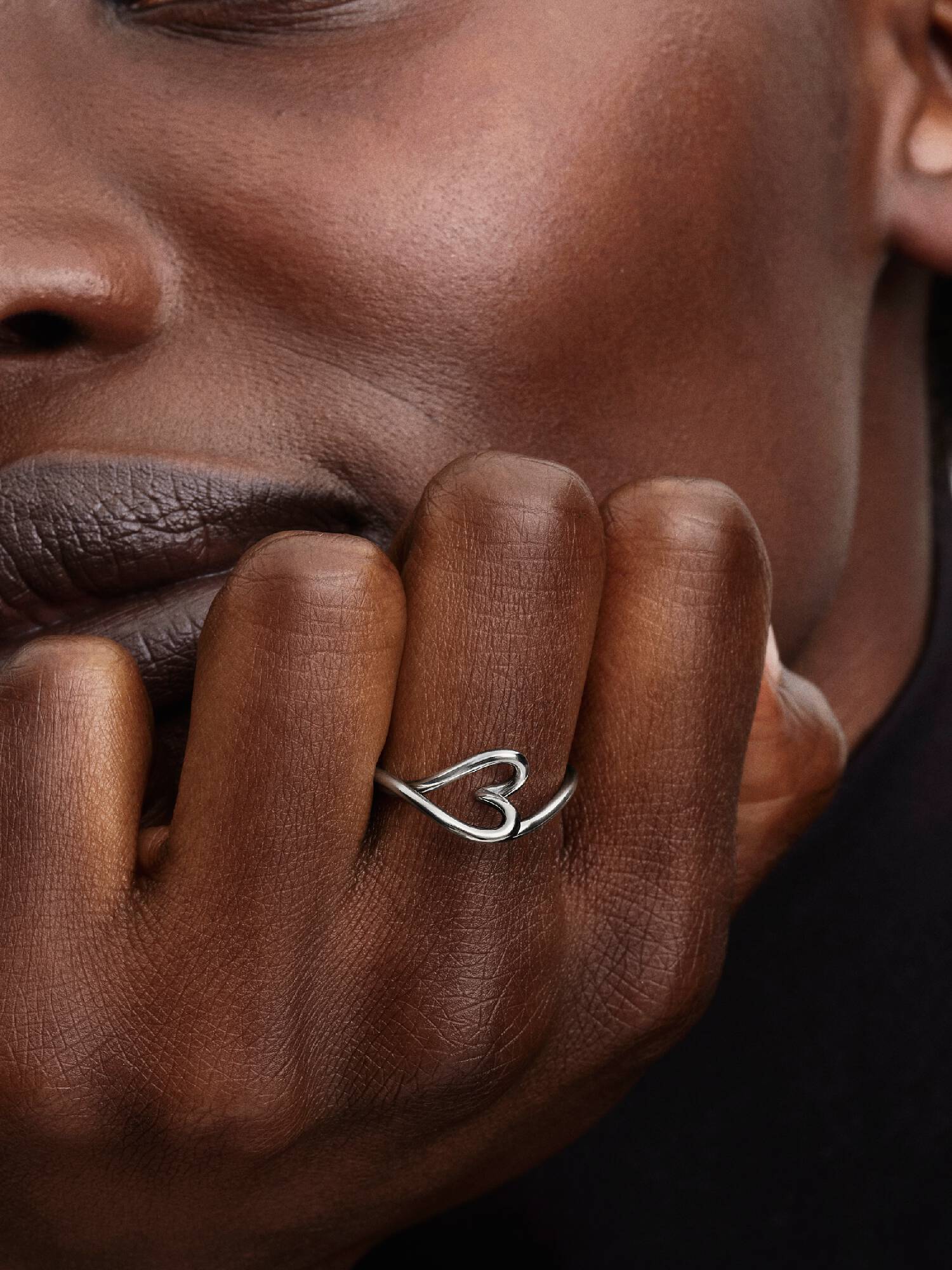 Anello Cuore Piccolo Linea Sinuosa