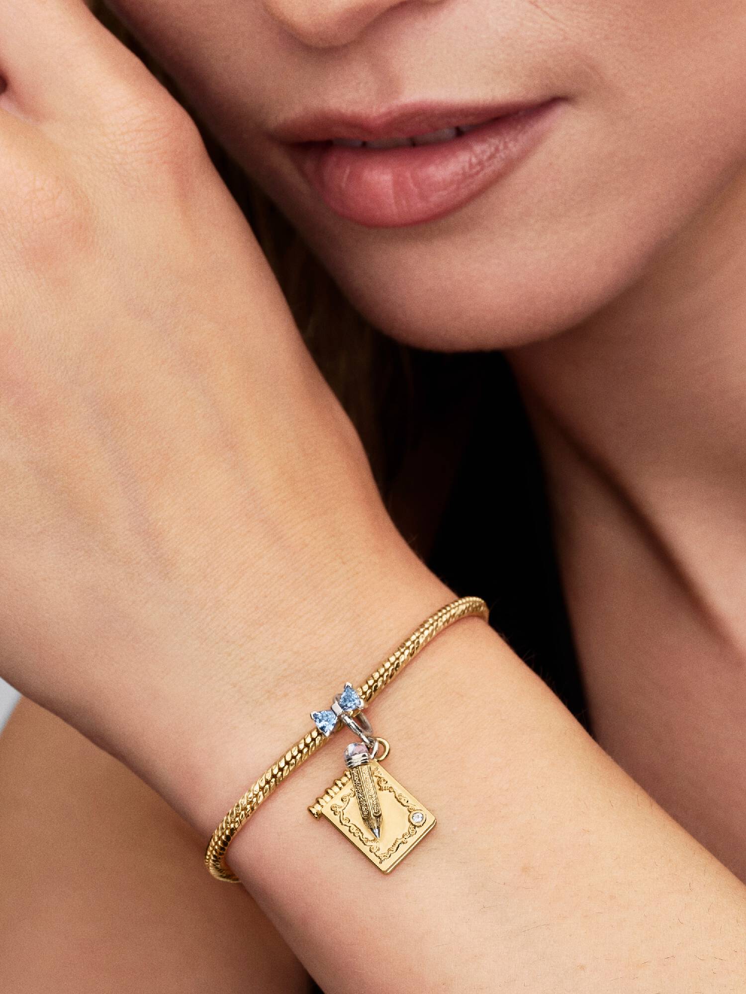 Bridgerton, Charm Pendente Carnet da ballo