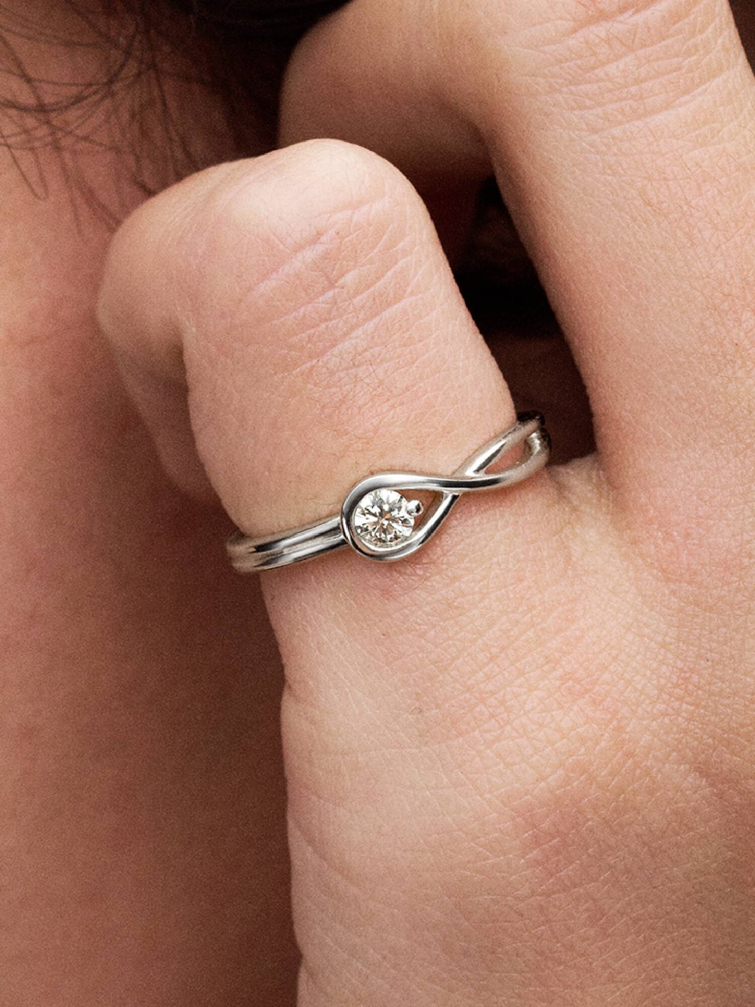 Anello Infinite con diamante creato in laboratorio
