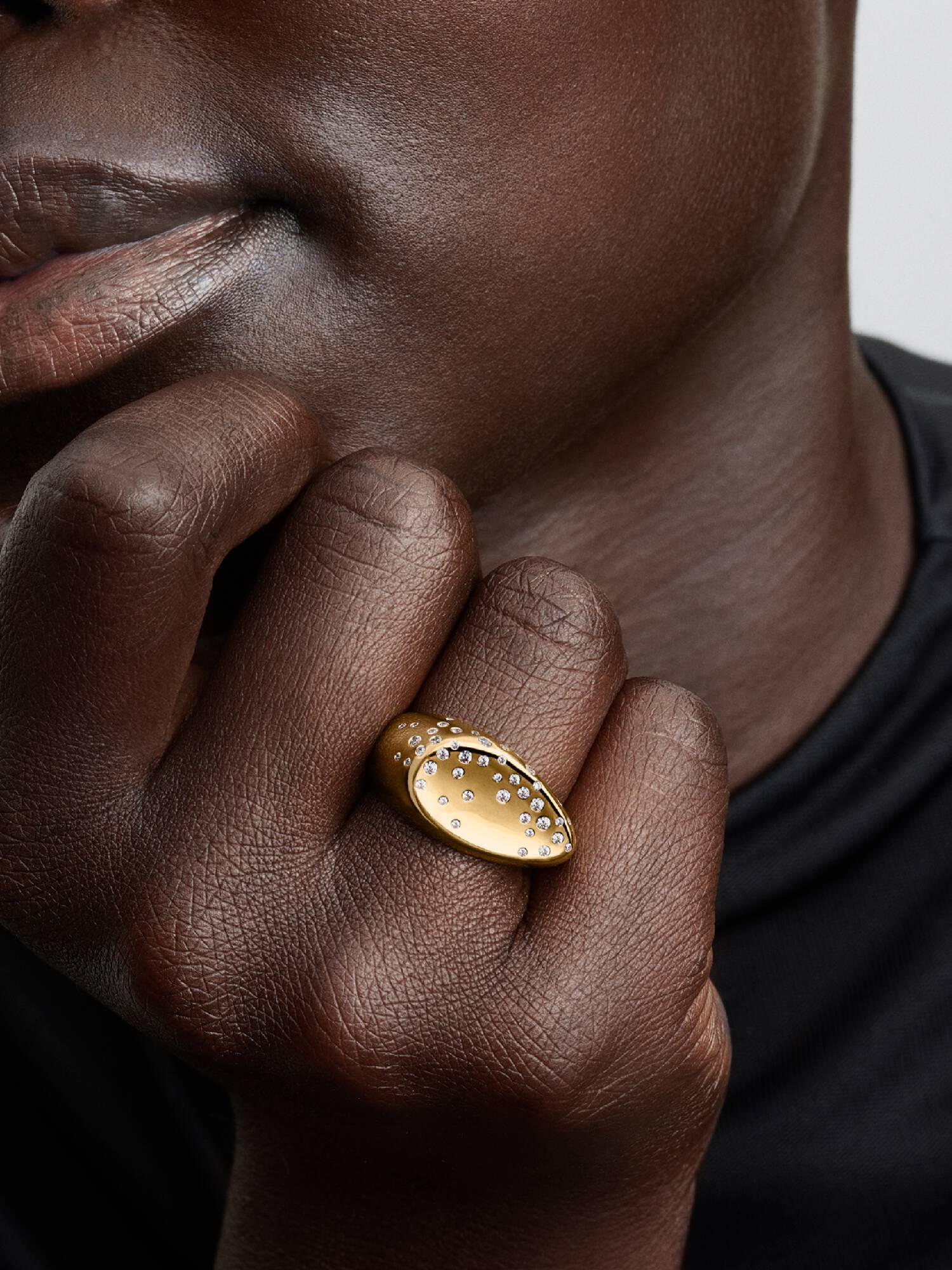 Anello Sigillo Grande con Pietre Luminose