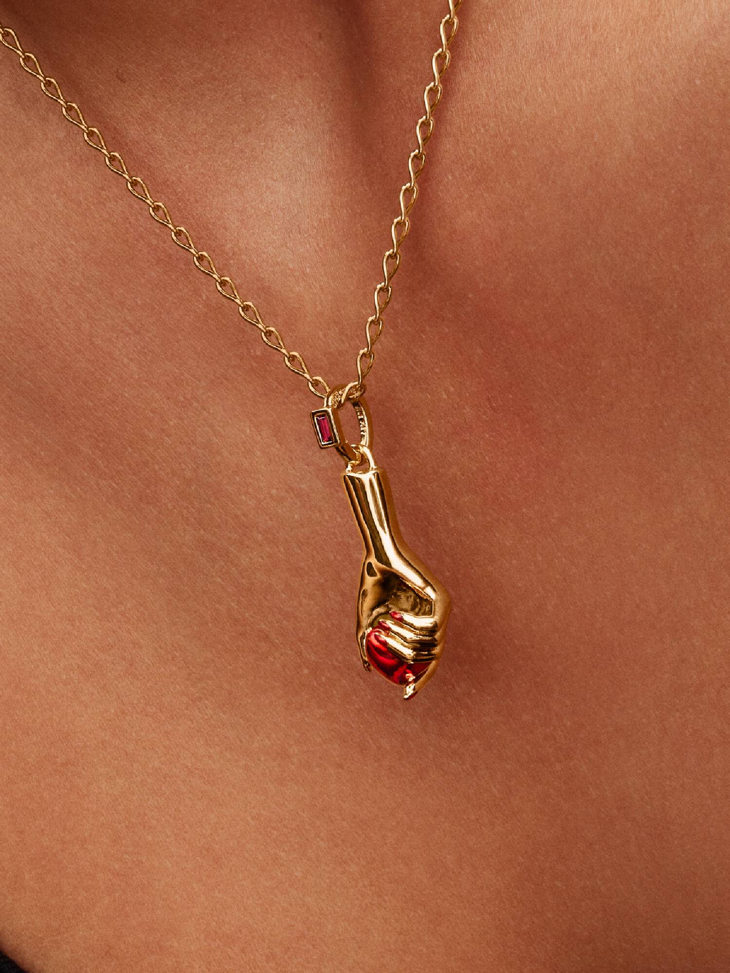 Pat McGrath, Charm Pendente The Hand of Love