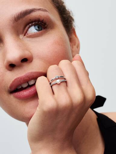 Anello Doppia Fascia con Perla d’Acqua Dolce Coltivata e Pavè