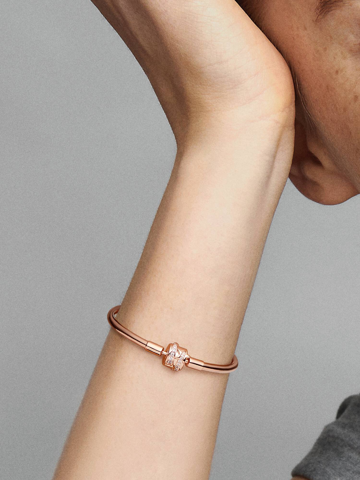 Bracciale Rigido con Chiusura Stella Cadente