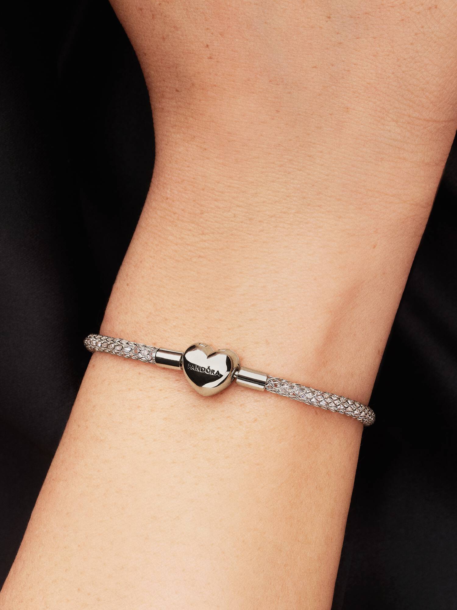 Bracciale Maglia Mesh con pietre luminose e Chiusura a Cuore