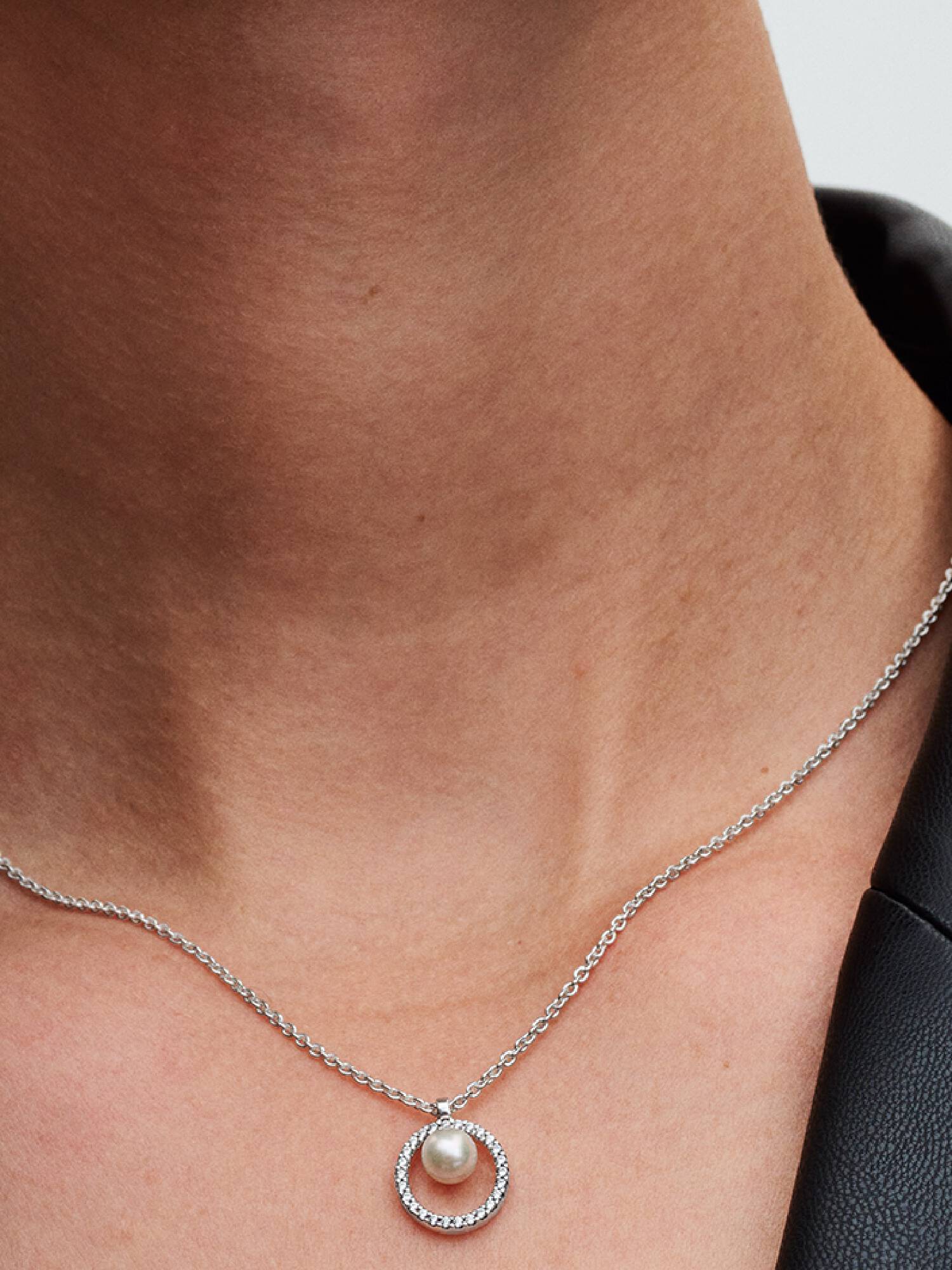 Collana con Perla d’Acqua Dolce Coltivata e Pavè