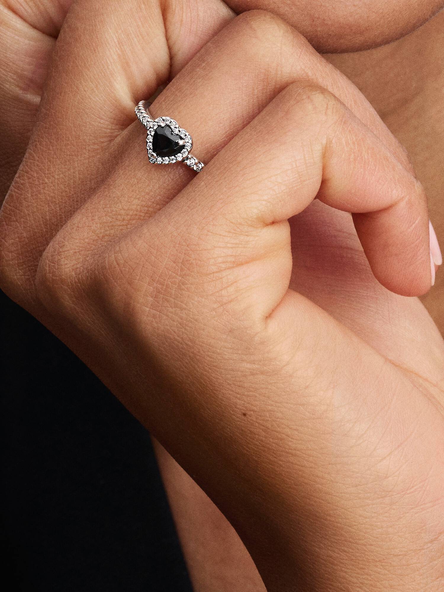 Anello Cuore in Rilievo Nero