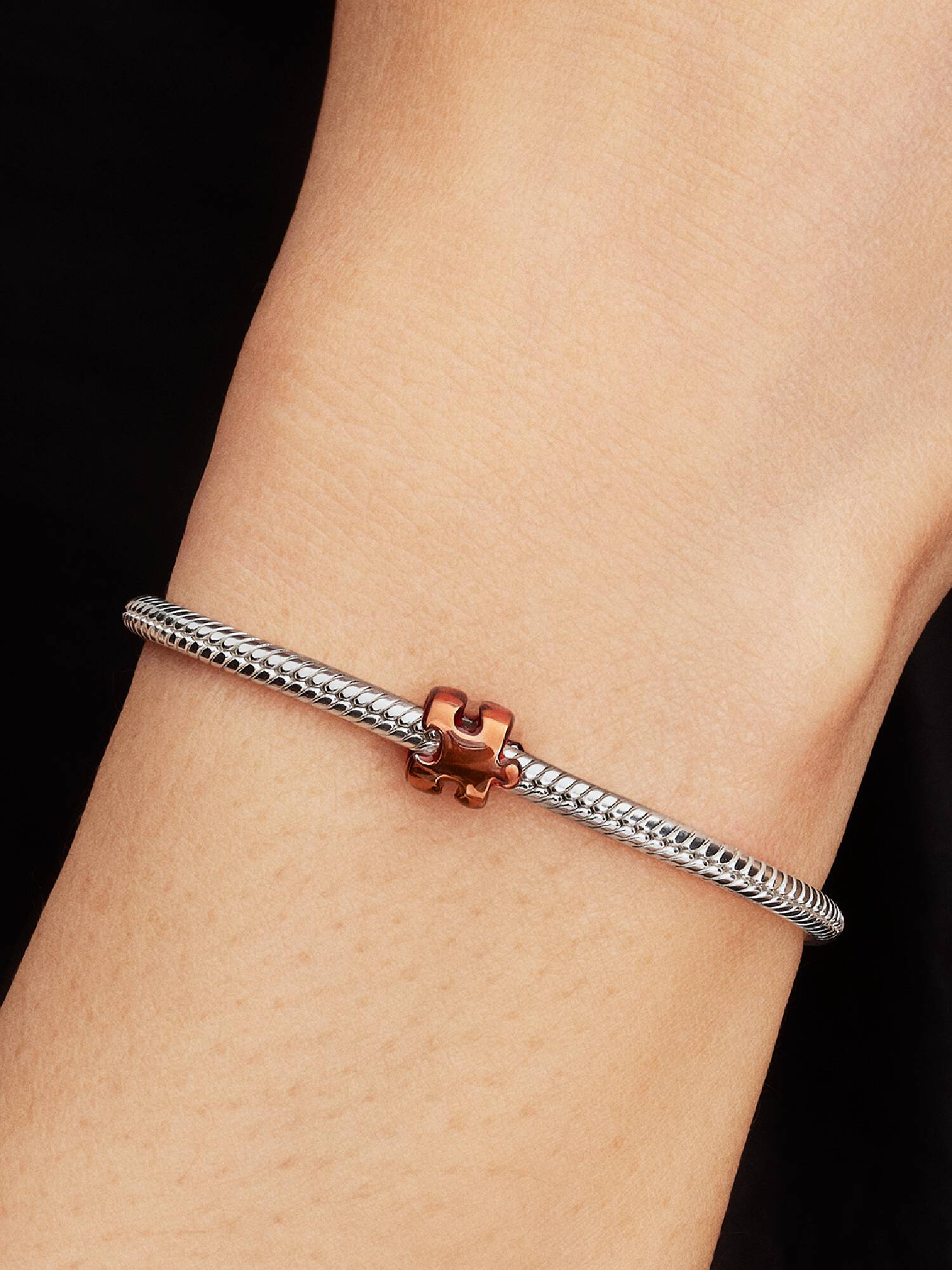 Mini Charm Puzzle effetto metallico arancione
