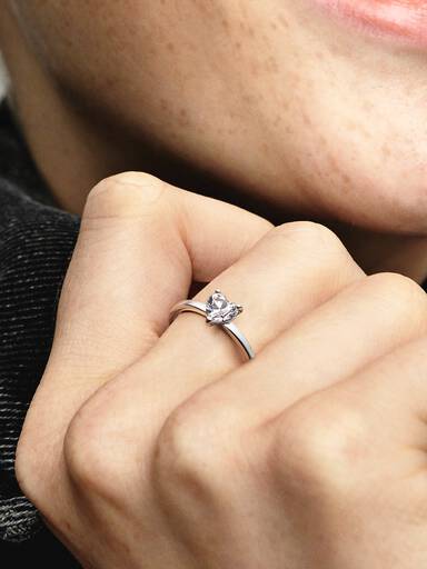 Anello Solitario con Pietra Cuore