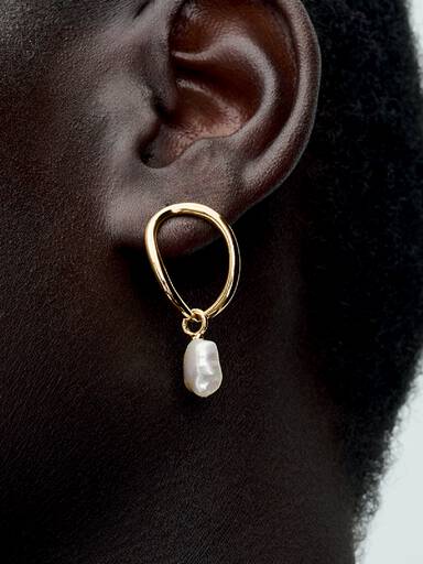Spilla oro giallo 18KT con perle coltivate e smalto, epoca 1940 Francia Spilla oro giallo 18KT con perle coltivate e smalto, epoca 1940 Francia