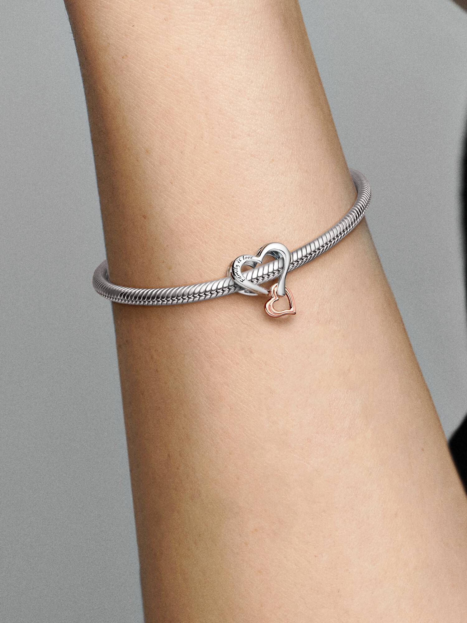 Charm Openwork Cuore Infinito "Family is Love"
